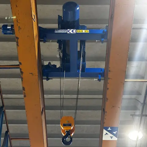 paranchi-industriali-bandiera-catena-leva